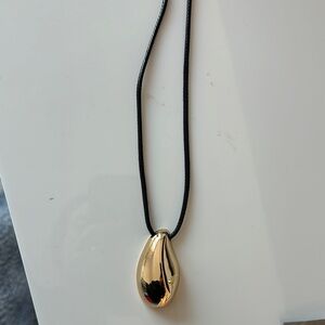 Elegant Gold Pendant Necklace
